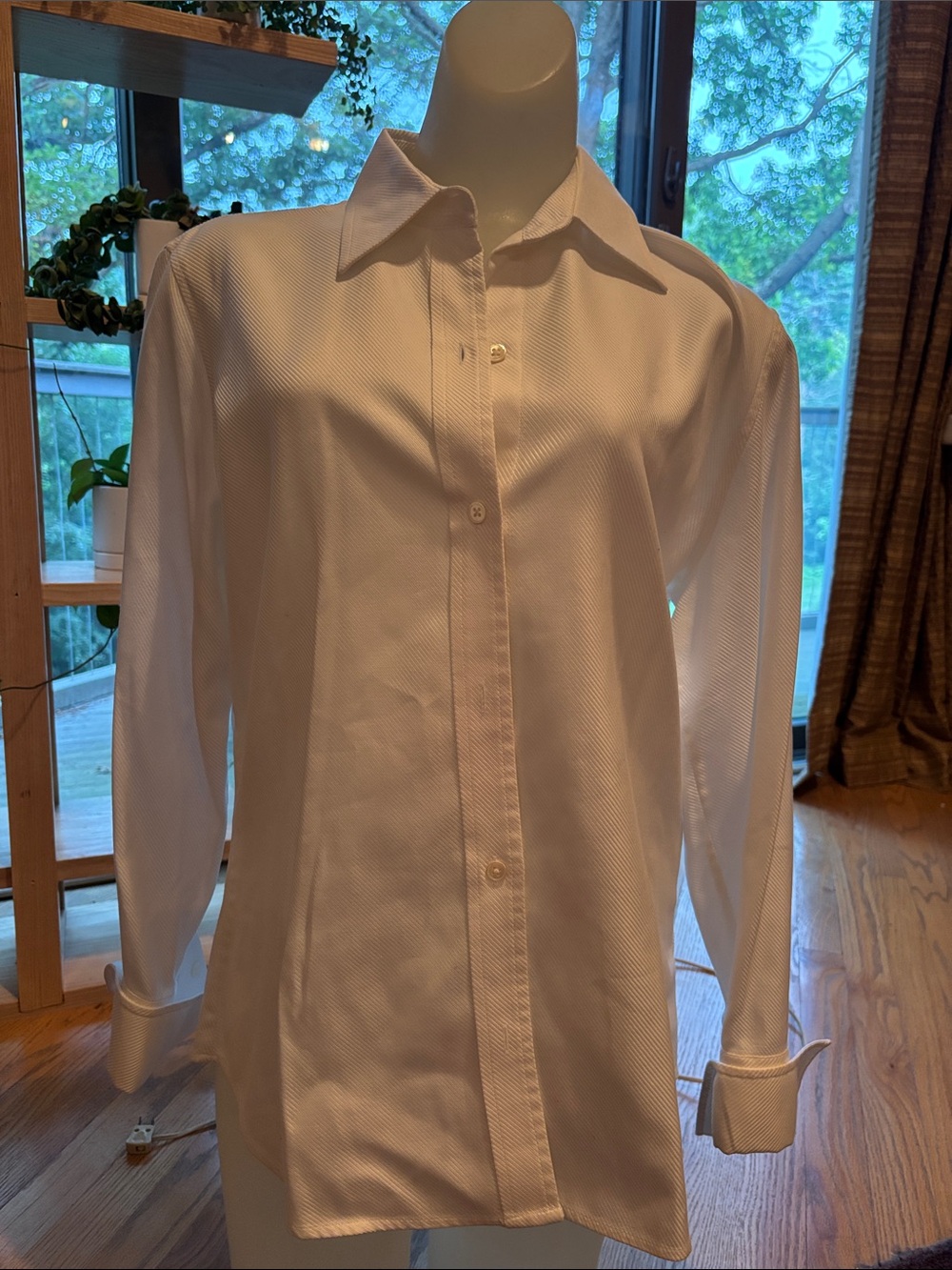 Banana Republic women’s White Long-Sleeve Dress Shirt size large